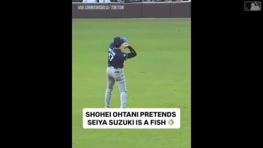 Ohtani pretends Suzuki is a fish