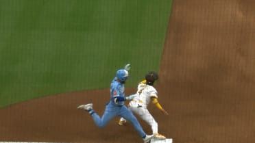 Xander Bogaerts' slick defensive play after review