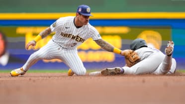 Luis Lara nabs Kyle Karros at second after review
