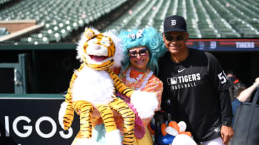 Alex Cora hires clown for brother Joey's birthday