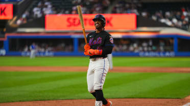 Francisco Lindor returns to crowd cheer after IL stint