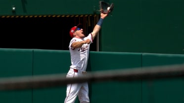 Jacob Young wins Play of the Week with HR robbery