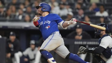 Alejandro Kirk's go-ahead two-run double