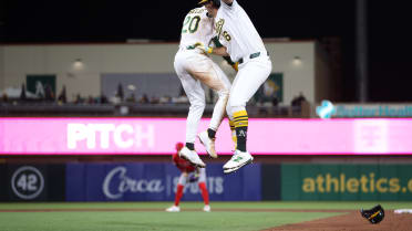 ¡Base por bolas de Kurtz que deja tendido al rival! 