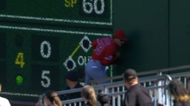 Wade Meckler's stellar running catch