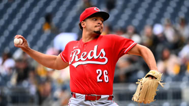 Chase Burns lanza 7 innings en blanco