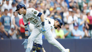 Christian Yelich's solo home run (16)