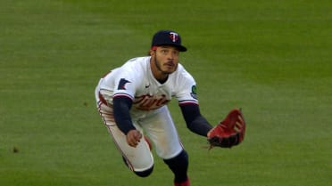 Austin Martin's unreal diving catch