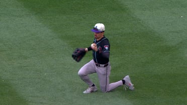 Corbin Carroll cierra el 5to con gran atrapada