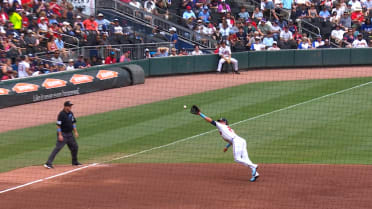 Austin Riley's tumbling catch