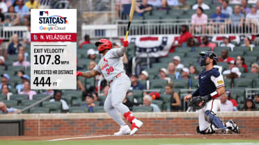 Nelson Velázquez crushes 444-ft. home run vs. Braves