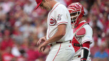 Lodolo leaves game after being hit by comebacker