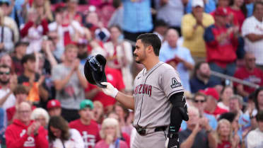 Nolan Arenado singles in return to St. Louis