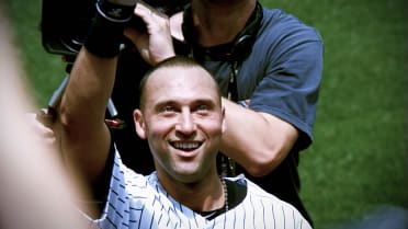 Derek Jeter reaches 3,000 hits on July 9, 2011