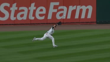 Andrew Benintendi makes a falling catch for the win