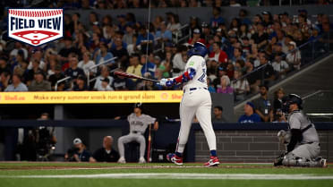 Field View: Vladimir Guerrero Jr.'s two-run homer