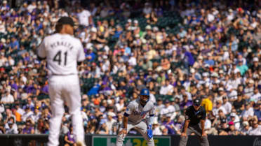 Teoscar Hernández beats out infield single