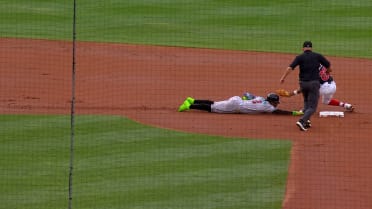Jacob Young nabs Geraldo Perdomo at second