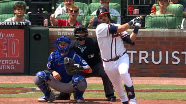 Austin Riley remolca dos con doble