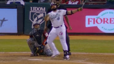 Wilin Rosario pega jonrón solitario