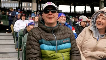 Fan gives away foul ball, receives hot dog in return