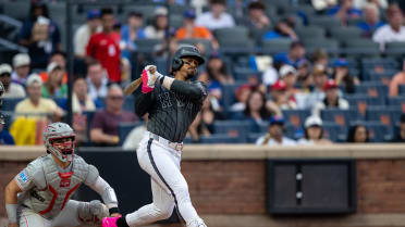 Francisco Lindor's game-tying two-run triple
