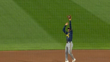Joey Ortiz's leaping catch to end the 4th
