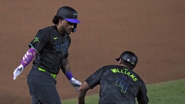 Everson Pereira pega un grand slam