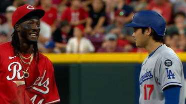 De La Cruz and Ohtani chat at second base