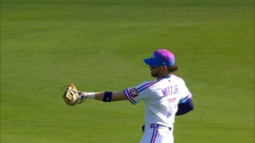 Bobby Witt Jr.'s over-the-shoulder catch