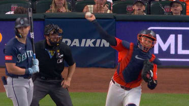 Yainer Diaz throws out Arozarena in the 2nd