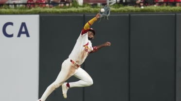 Victor Scott II's running catch 