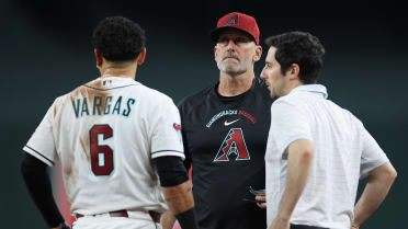 Ildemaro Vargas exits game with injury