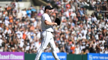 Justin Verlander fans six batters in his final game