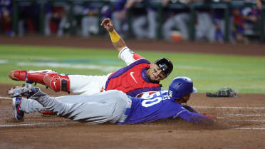 Vargas' heads-up throw, Moreno's tag nabs Betts