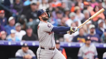 Christian Walker's solo homer (3)