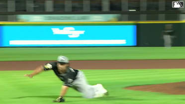 Hunter Breault's incredible diving grab