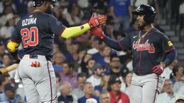Ozzie Albies' solo home run (14)