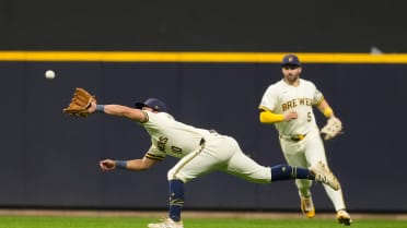 Sal Frelick exhibe su buena defensa