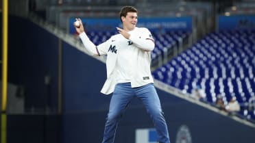 Fernando Mendoza throws out Marlins' first pitch