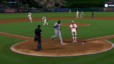 Yordan Alvarez scores on fielding error