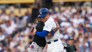 Ketel Marte, Freddie Freeman end inning with a hug