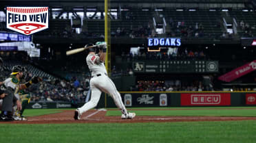 Field View: Cal Raleigh's solo home run 