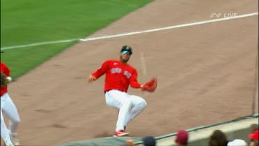 Allan Castro se desliza para gran atrapada