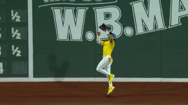 Jarren Duran's leaping catch