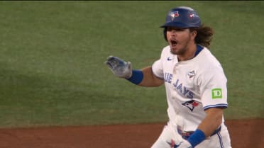 Addison Barger conecta un grand slam