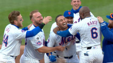 Curtain Call: Mets rally late to earn first win