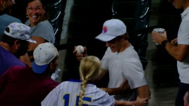 Rockies fan catches Hunter Goodman's foul ball