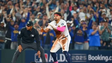 Josh Naylor steals third in the 2nd