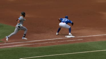 Kevin Gausman escapes jam in the 3rd 